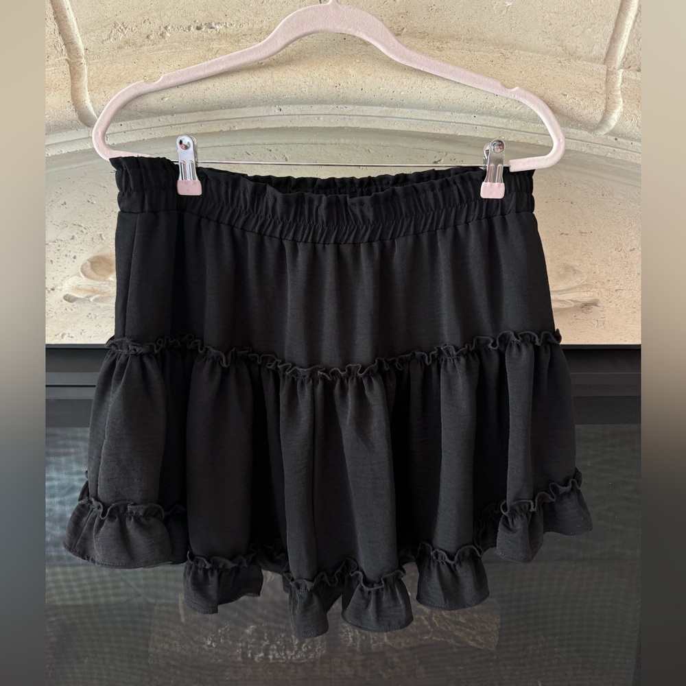 NWT black skirt - Size Large